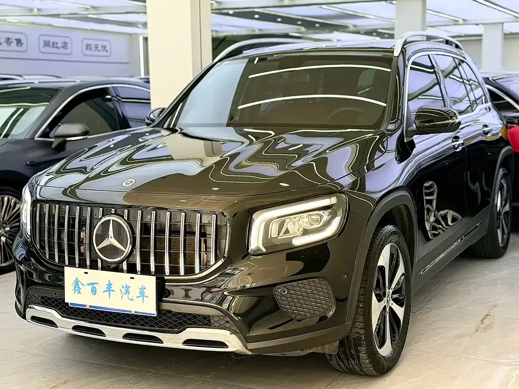 Mercedes-Benz GLB — фото 1