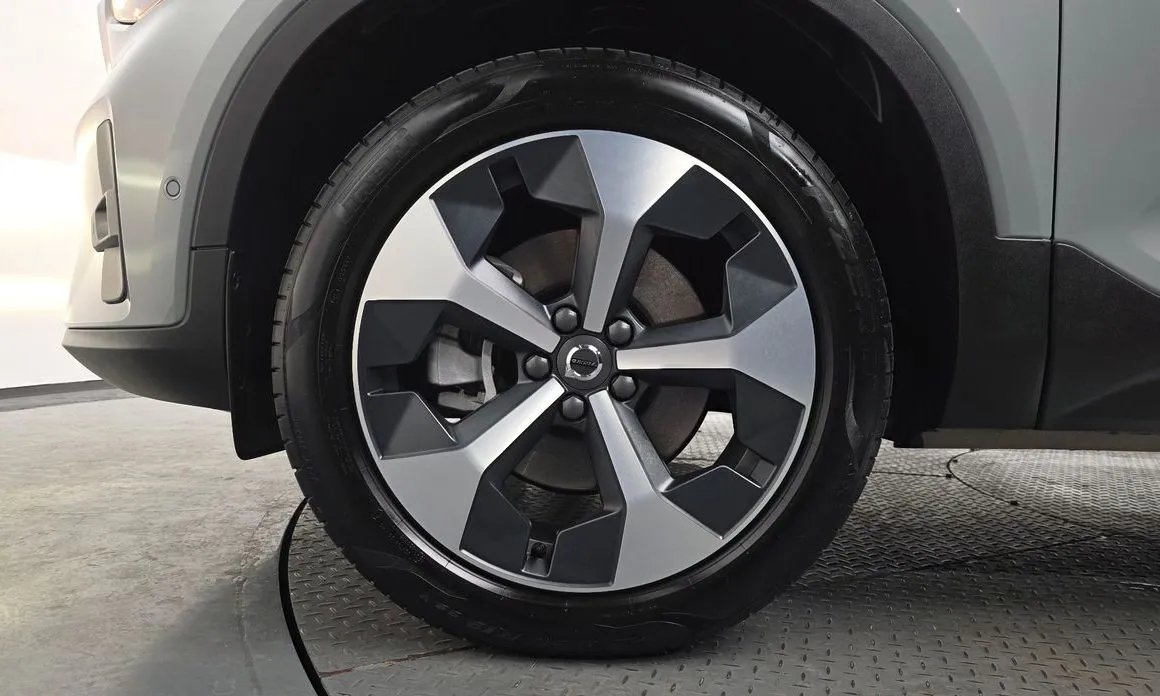 Volvo XC40 — фото 9