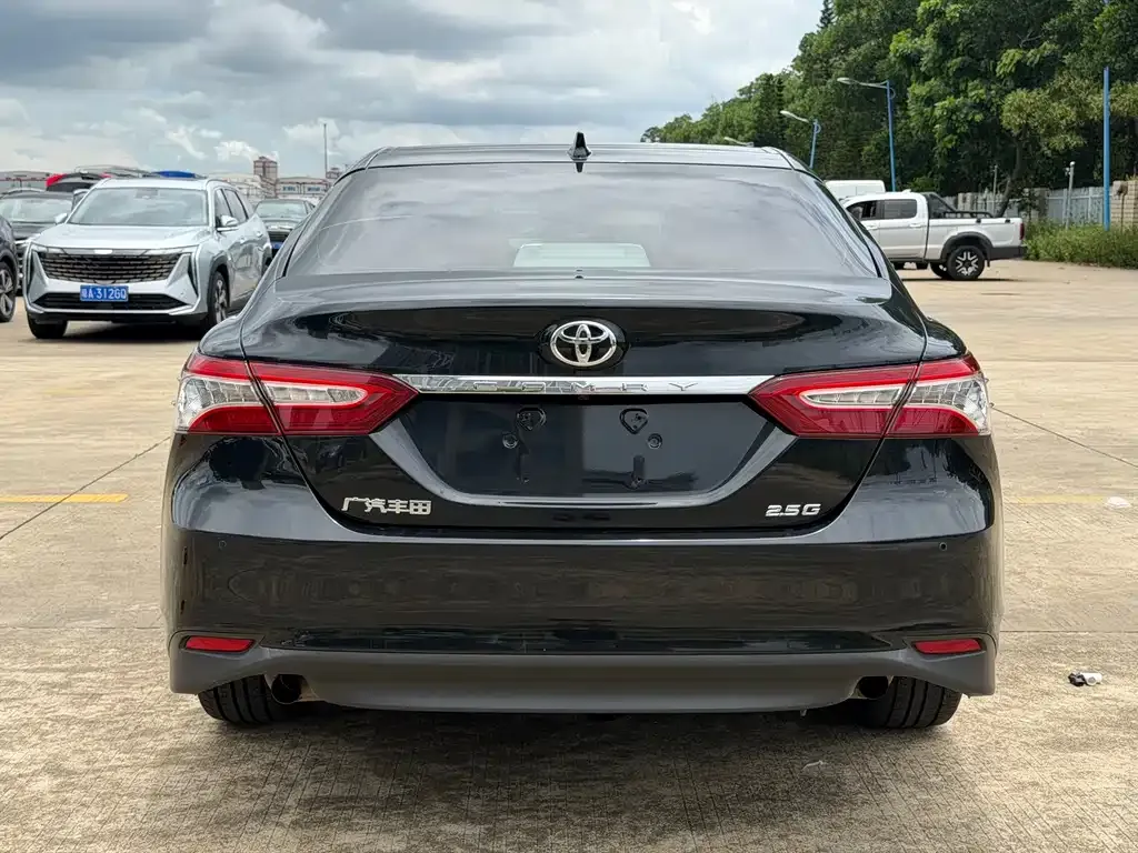 Toyota Camry — фото 6
