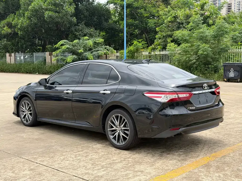 Toyota Camry — фото 8