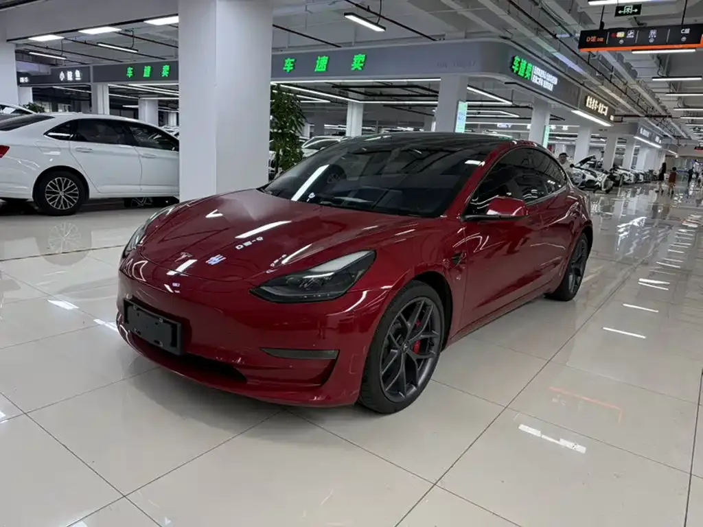 Tesla Model 3 — фото 1