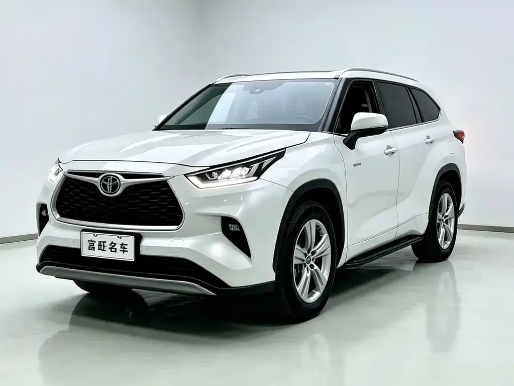 Toyota Highlander — фото 1