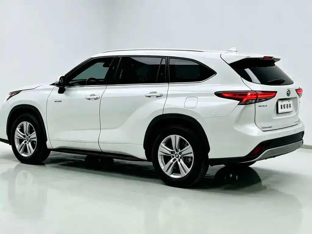 Toyota Highlander — фото 3