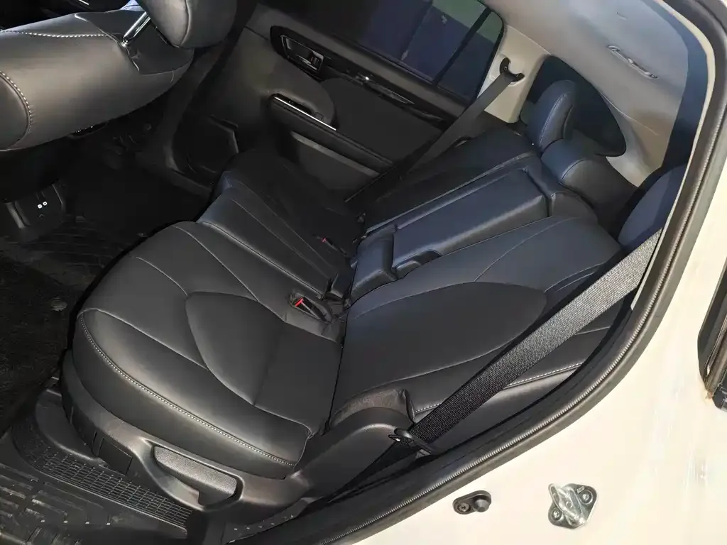 Toyota Highlander — фото 10