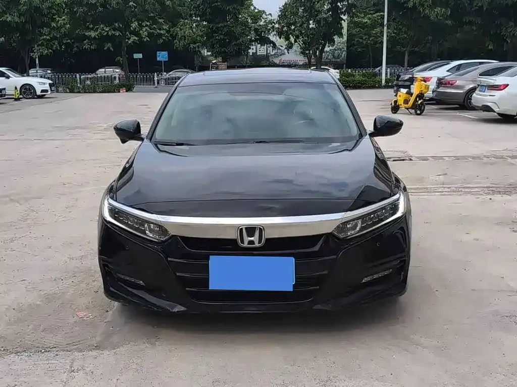 Honda Accord — фото 8