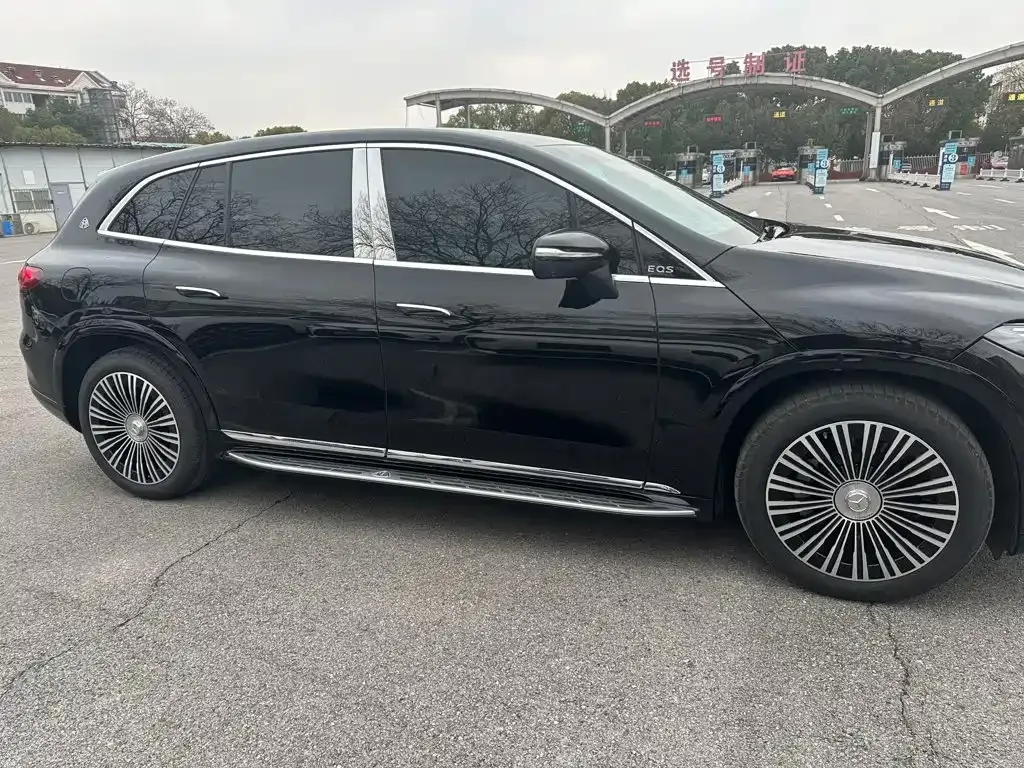 Mercedes-Benz EQS SUV — фото 9