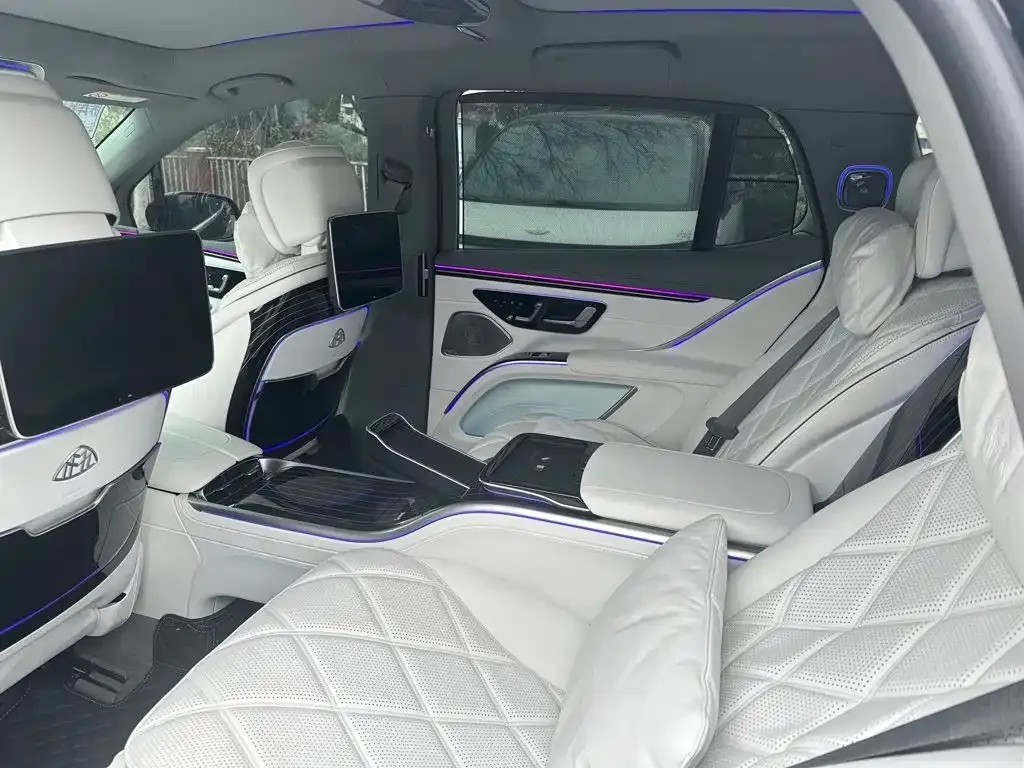 Mercedes-Benz EQS SUV — фото 7