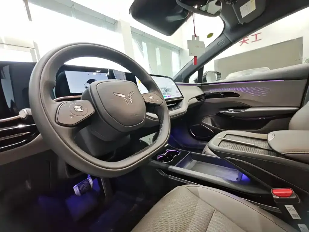 Hongqi EH7 — фото 10