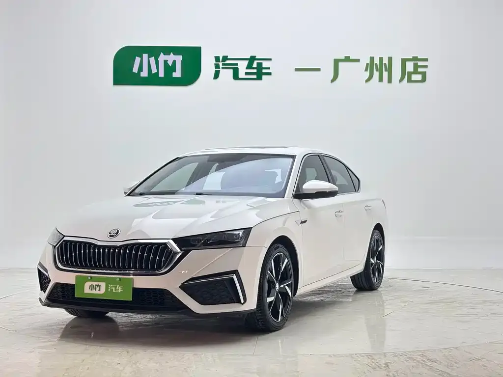 Skoda Octavia — фото 1