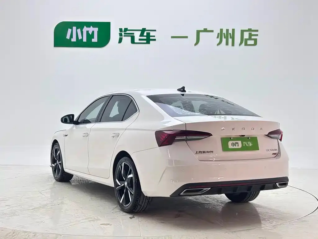 Skoda Octavia — фото 3