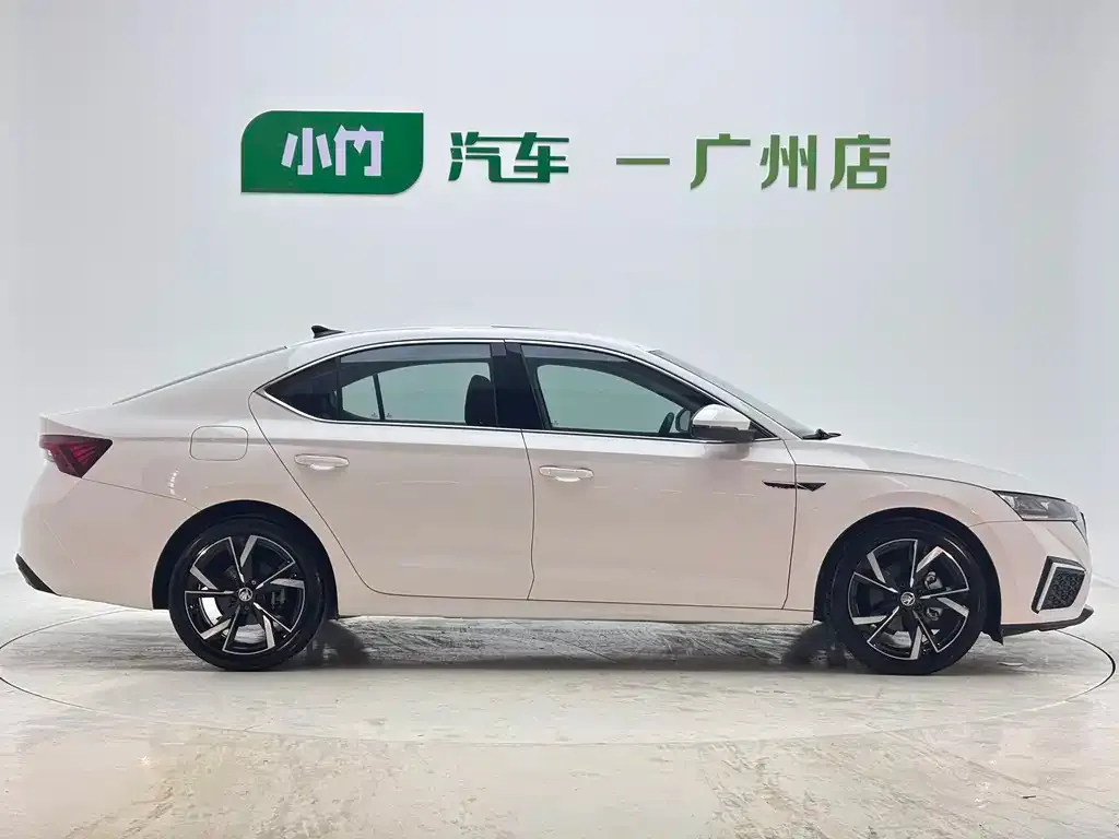 Skoda Octavia — фото 2