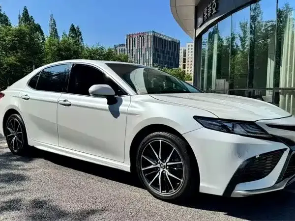 Toyota Camry — фото 5