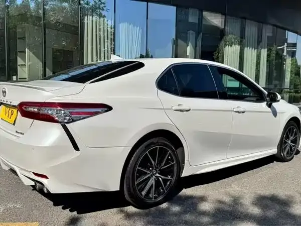 Toyota Camry — фото 6