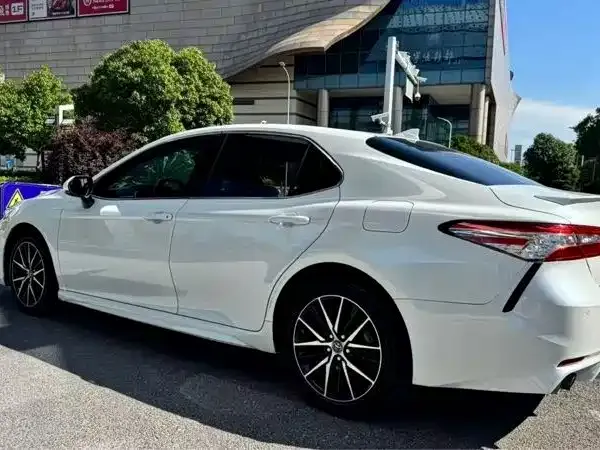 Toyota Camry — фото 7