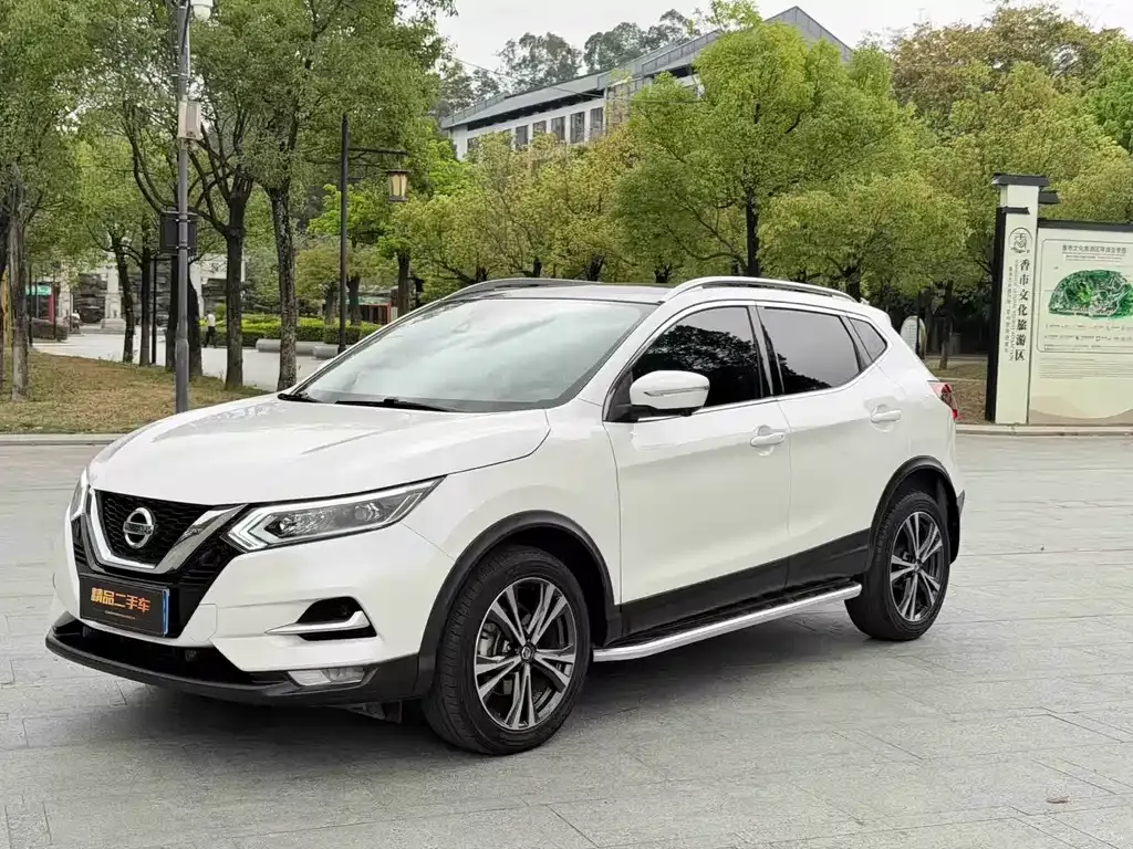 Nissan Qashqai — фото 1