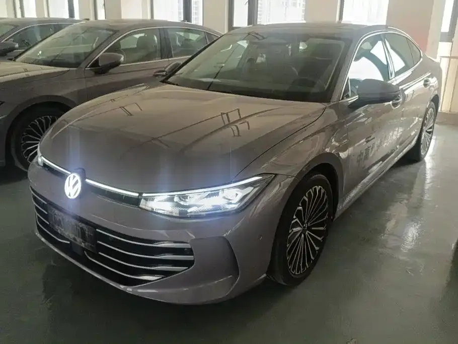 Volkswagen Passat — фото 1