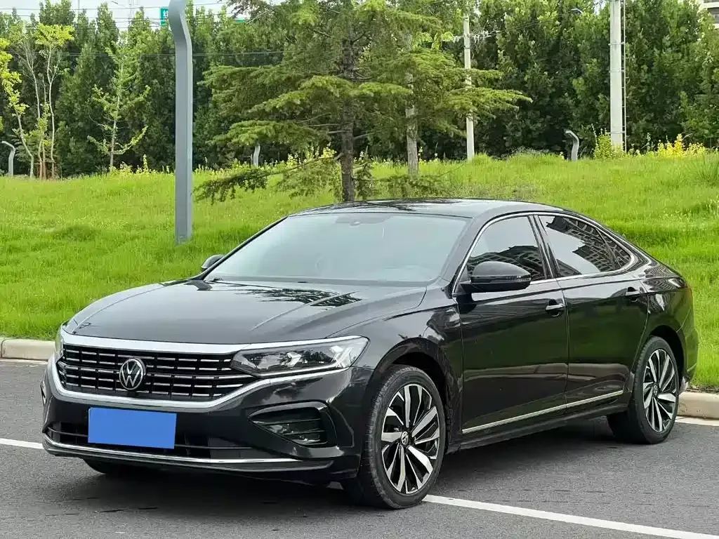 Volkswagen Passat — фото 1