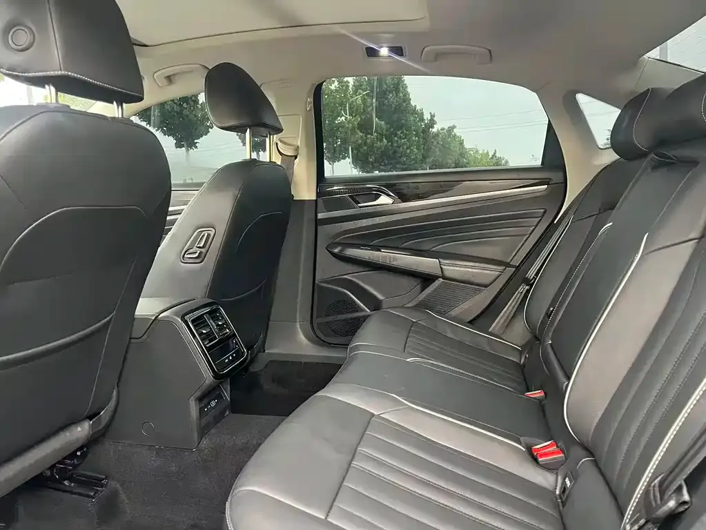 Volkswagen Passat — фото 7