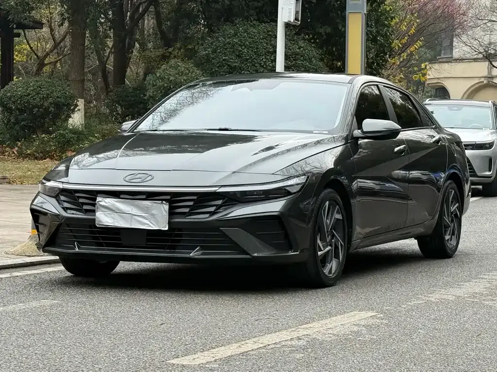 Hyundai Elantra — фото 7