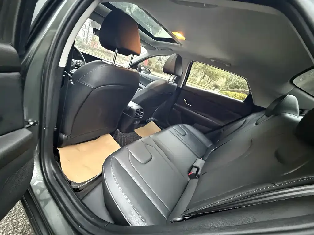 Hyundai Elantra — фото 2