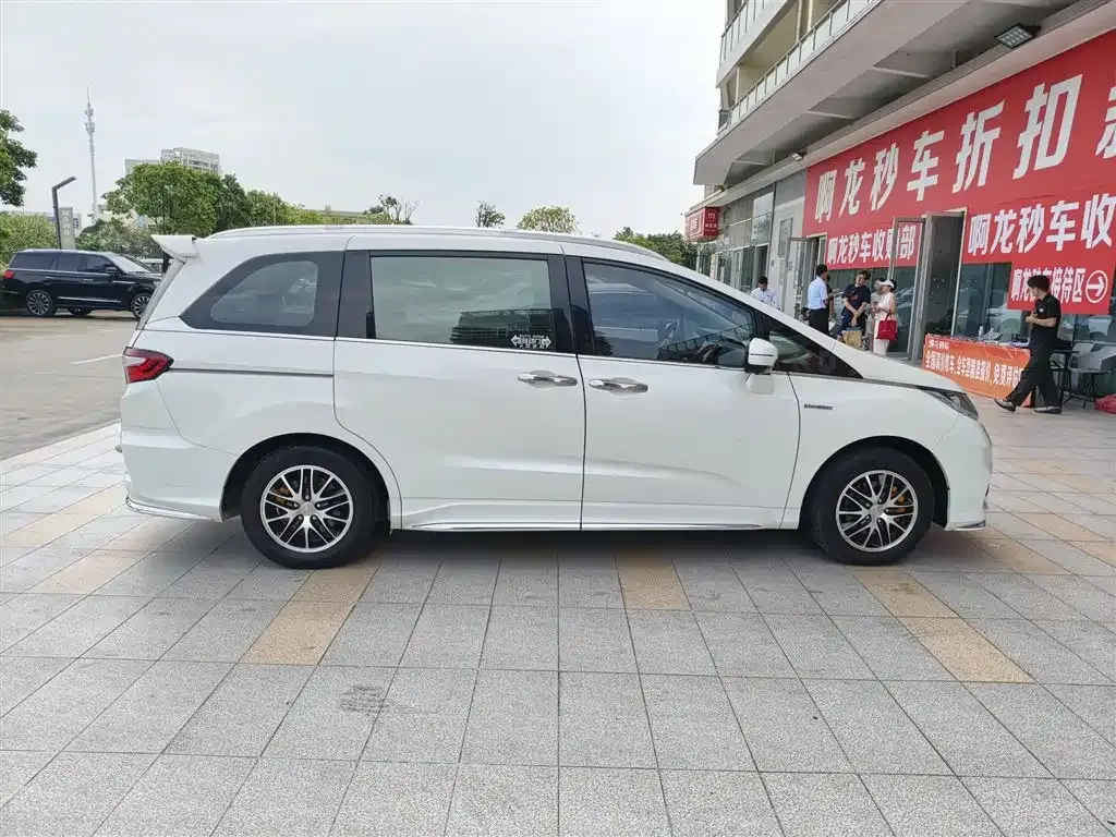 Honda Odyssey — фото 10
