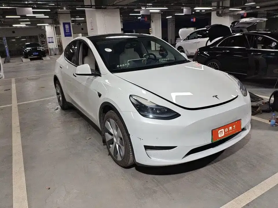 Tesla Model Y — фото 8
