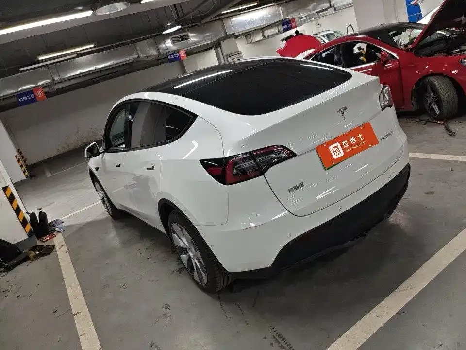 Tesla Model Y — фото 9