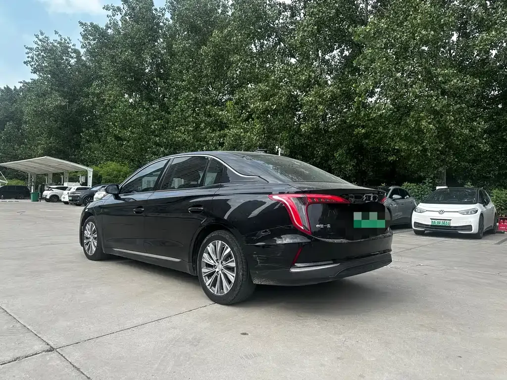 Hongqi E-QM5 — фото 10
