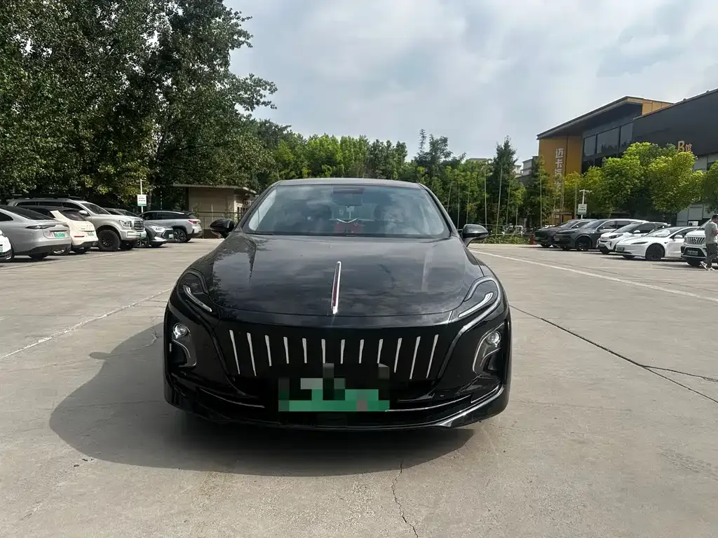 Hongqi E-QM5 — фото 6