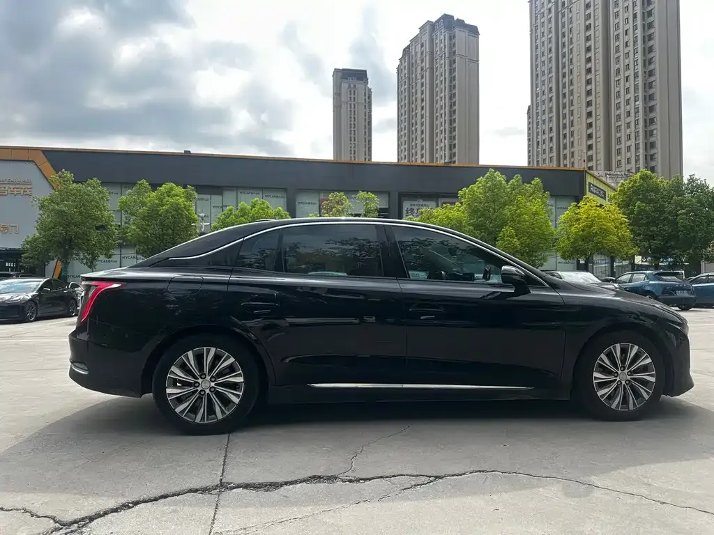 Hongqi E-QM5 — фото 2