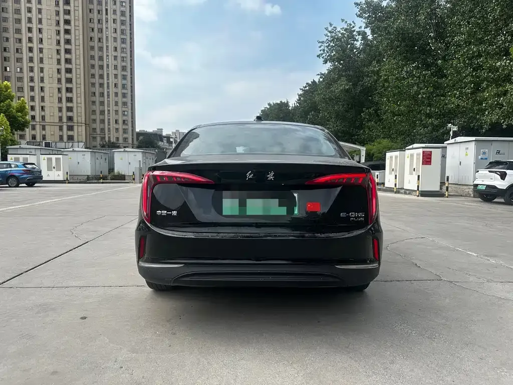 Hongqi E-QM5 — фото 9