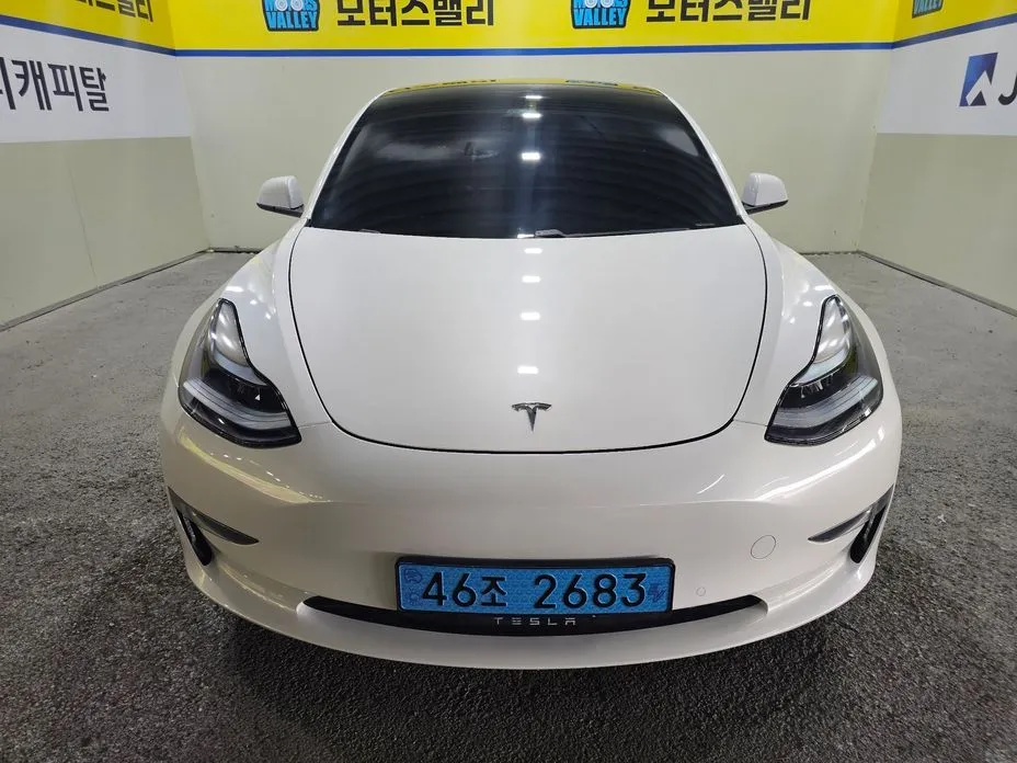 Tesla Model 3 — фото 1