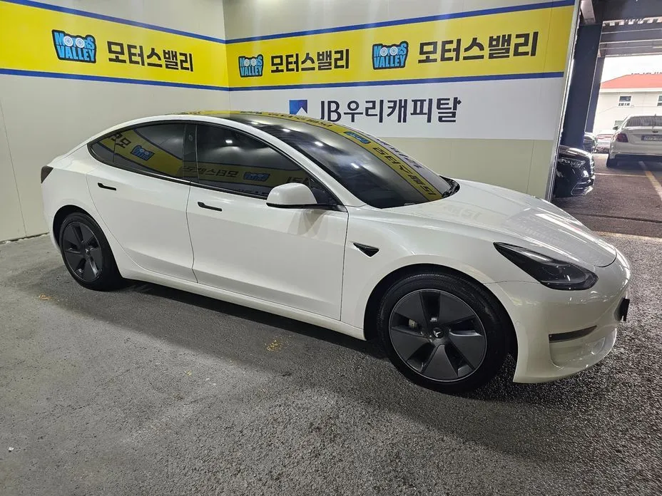 Tesla Model 3 — фото 10