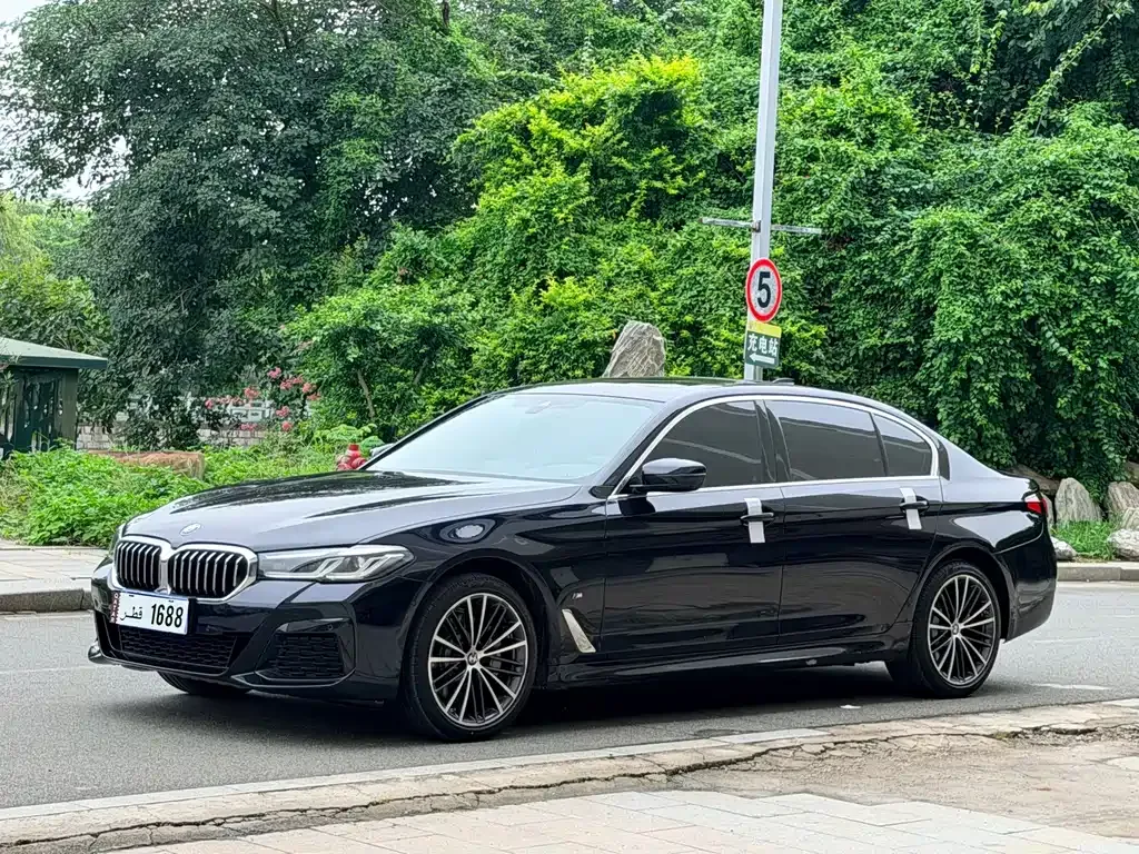 BMW 5 Series — фото 8