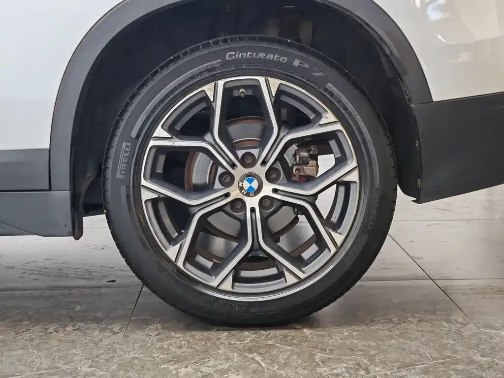 BMW X1 — фото 10