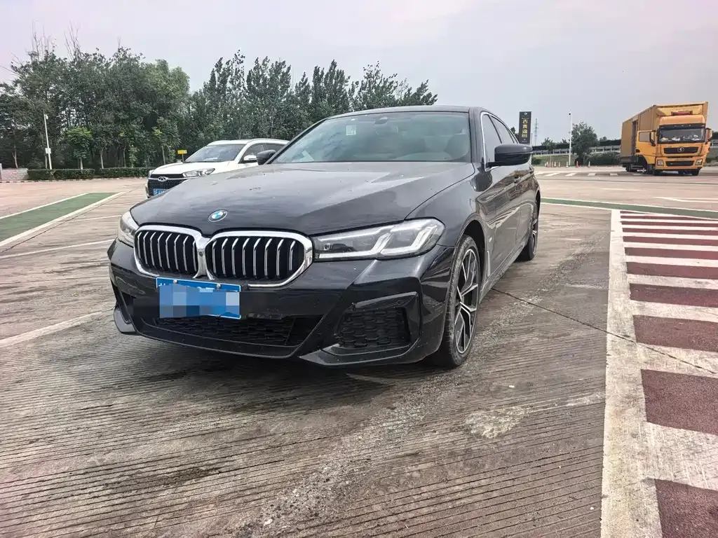 BMW 5 Series — фото 1