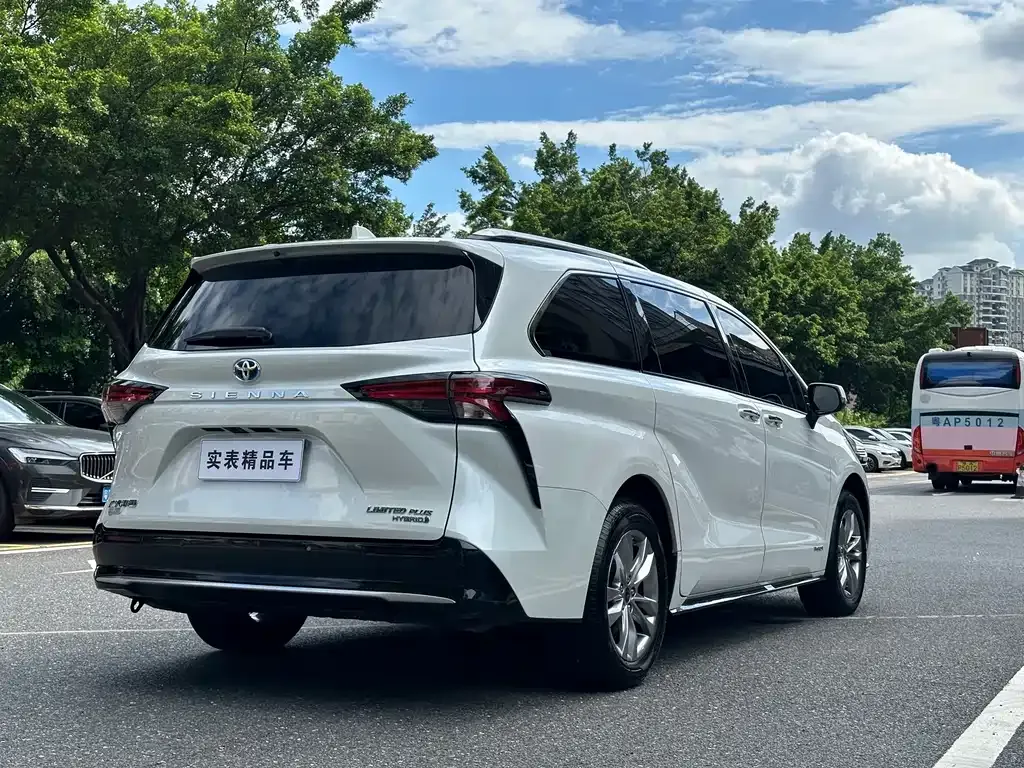 Toyota Sienna — фото 6