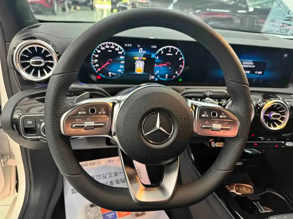 Mercedes-Benz A-Class — фото 10