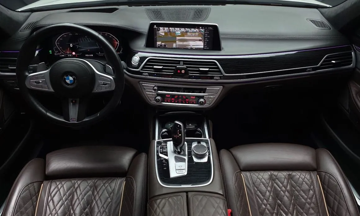 BMW 7-Series — фото 10