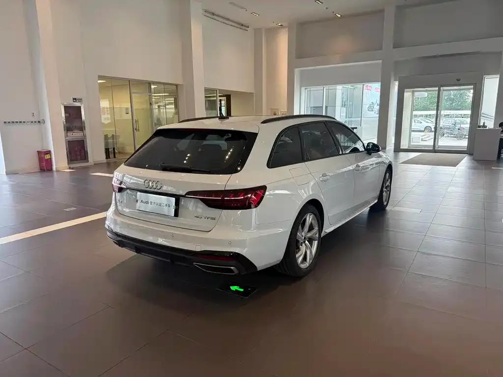 Audi A4 (Import) — фото 5