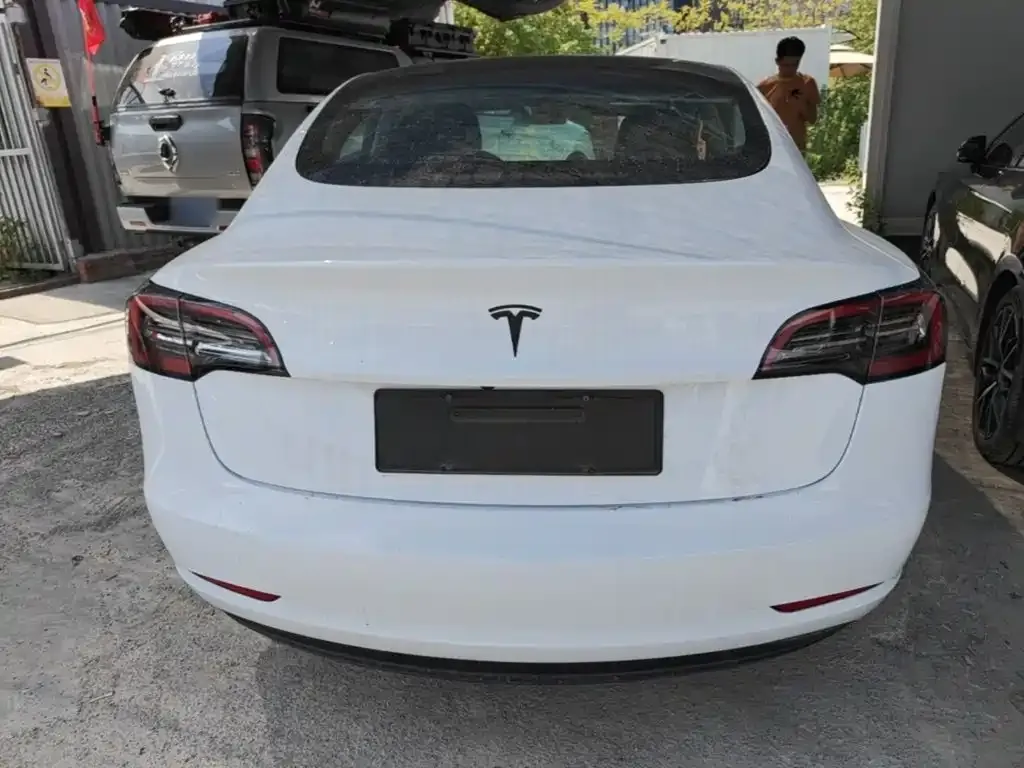 Tesla Model 3 — фото 10