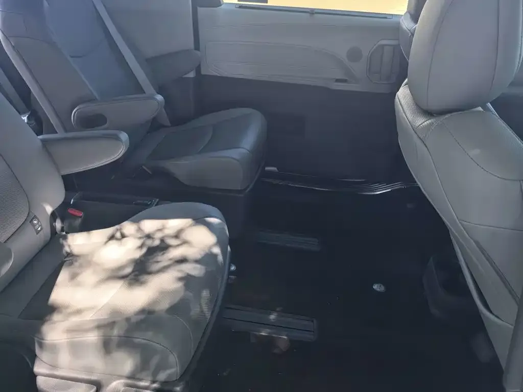 Toyota Granvia — фото 3