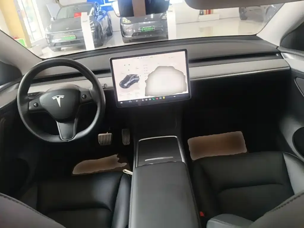 Tesla Model Y — фото 10