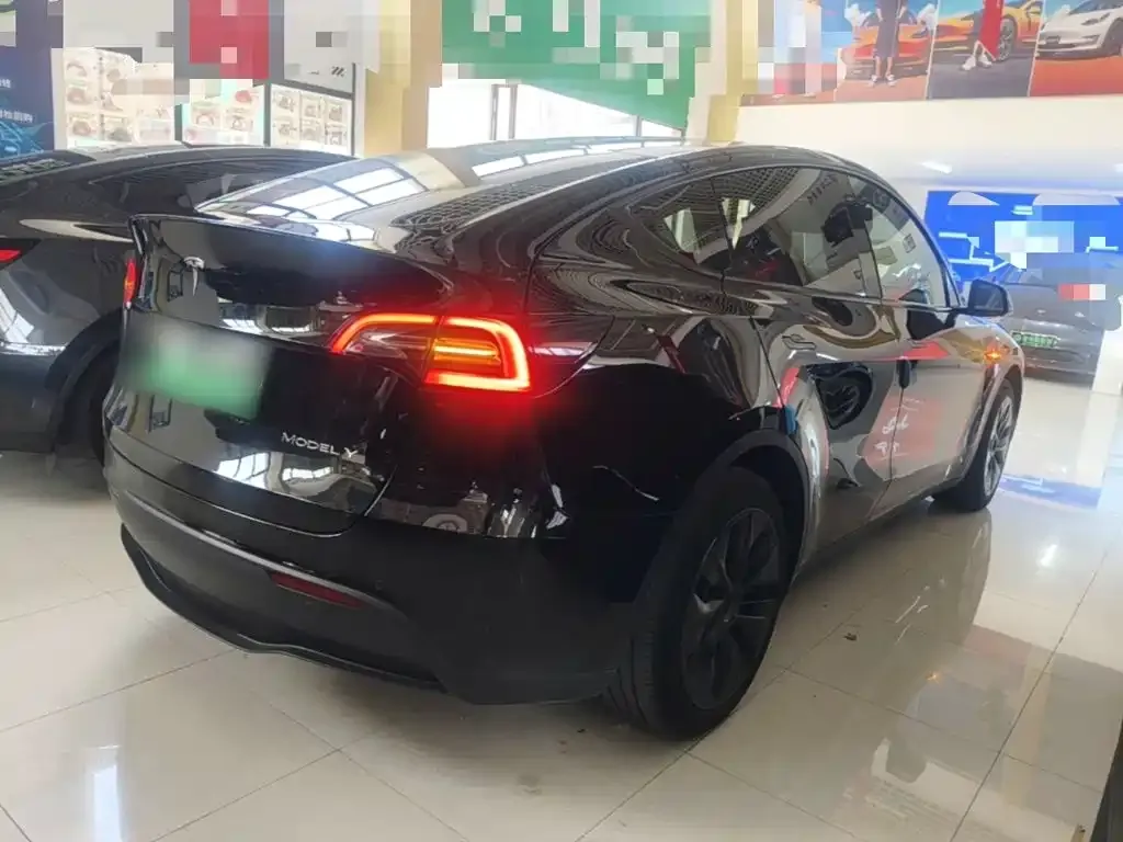 Tesla Model Y — фото 6