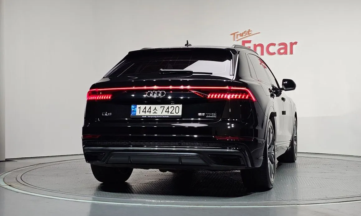 Audi Q8 — фото 6