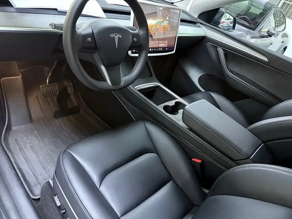 Tesla Model Y — фото 4