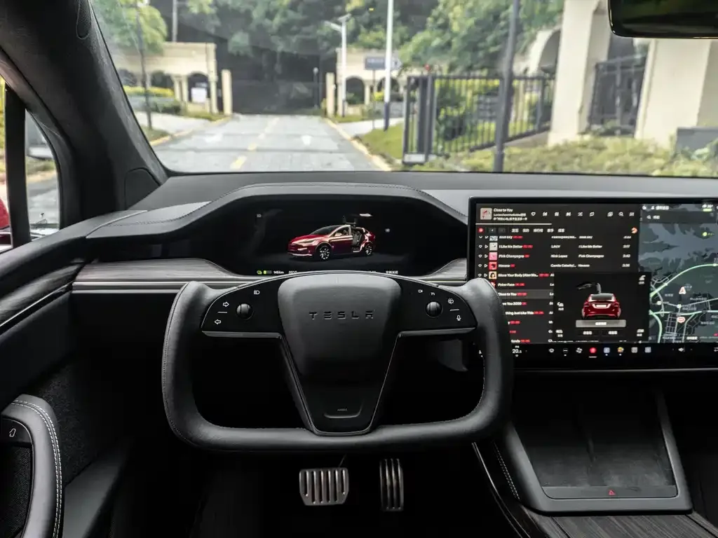 Tesla Model X — фото 3