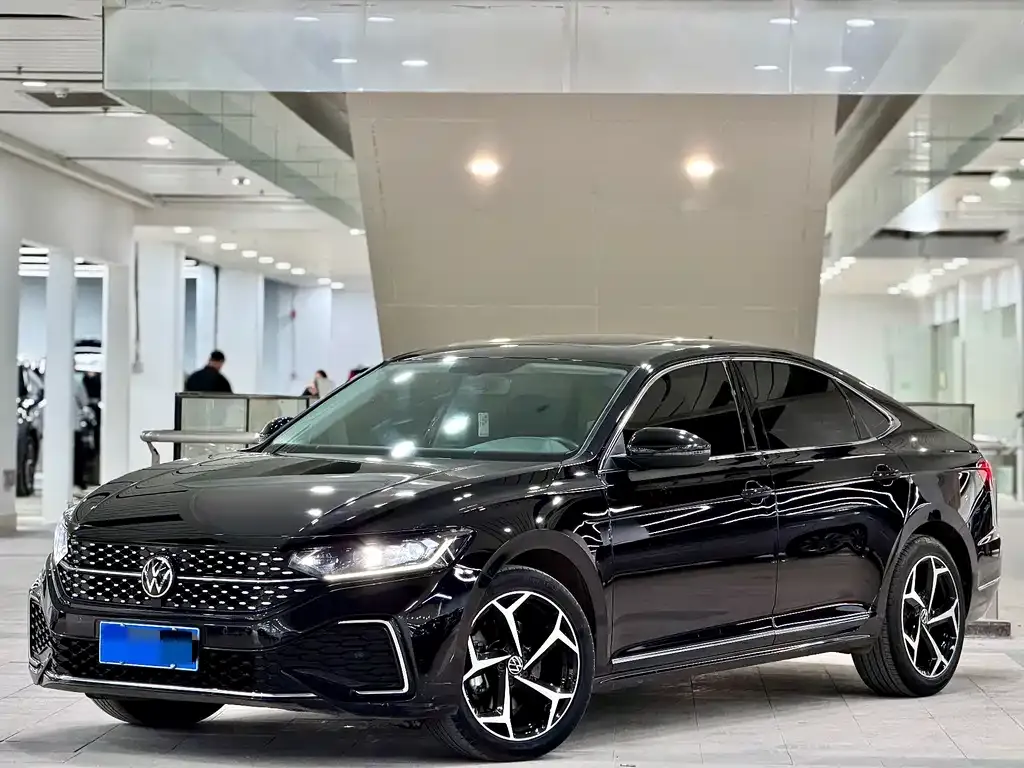 Volkswagen Passat — фото 1