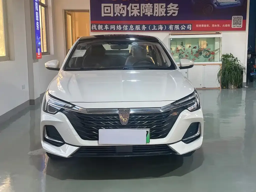 Roewe i6 MAX New Energy — фото 10