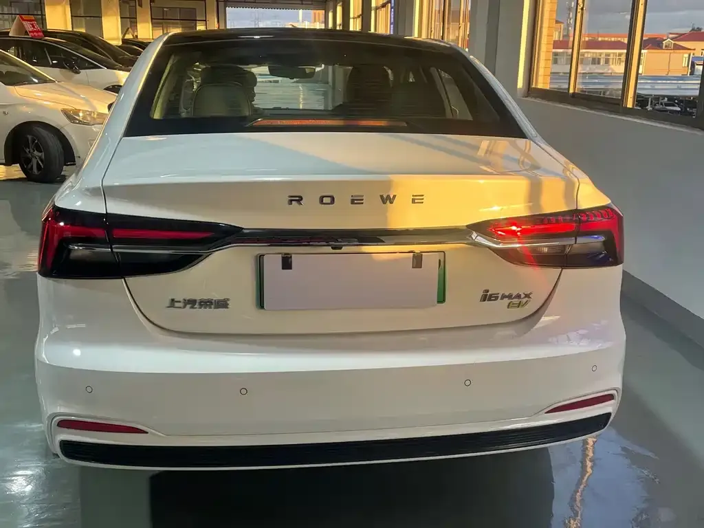 Roewe i6 MAX New Energy — фото 3